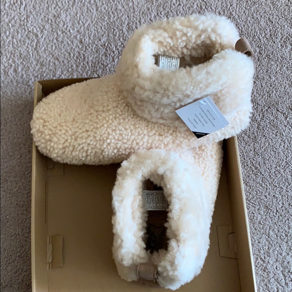 UGG Amary slippers
